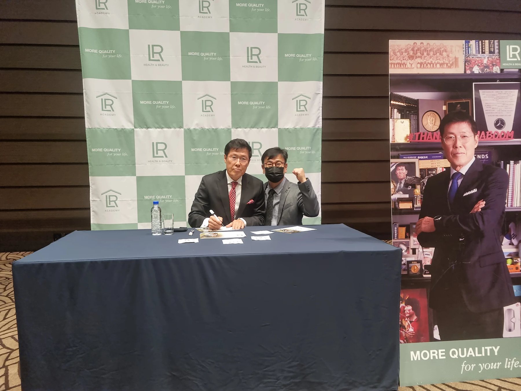 시상식 사회자 경력 현장, 격식 있는 의전 공동 진행자와 함께 신용주 진행 모습 (mc-award-05)